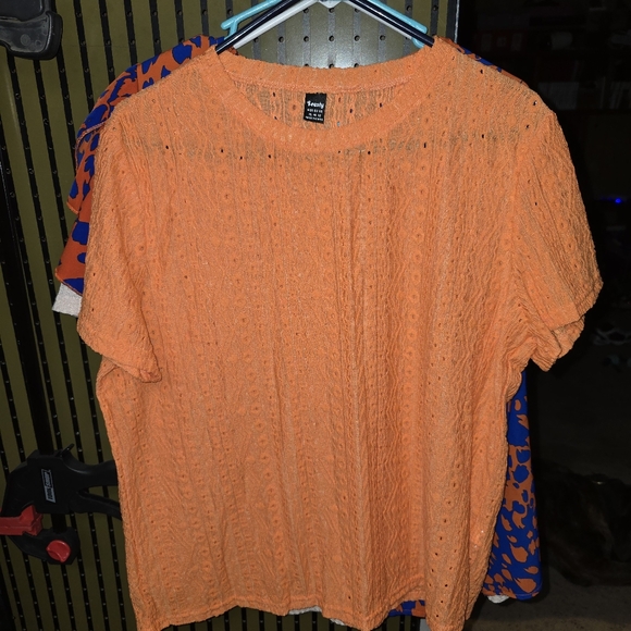 CASUAL TOP - Picture 2 of 4